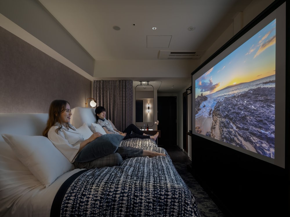 Superior Twin Room (Theatre Room with Projector) - Photo 3