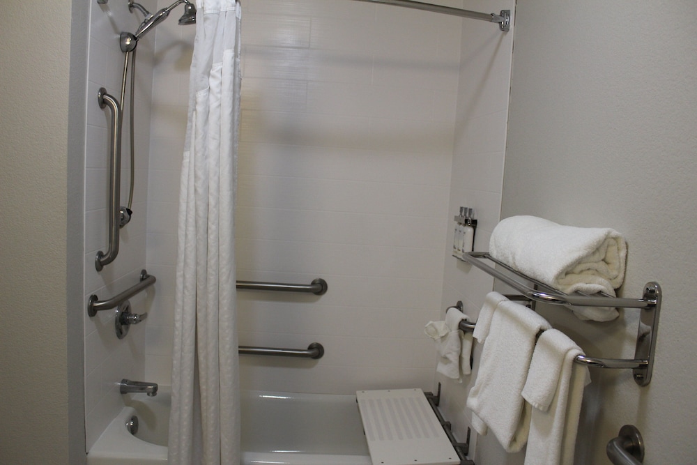 Suite, 2 Queen Beds, Accessible (Communications, Mobility, Access Tub) - Photo 2
