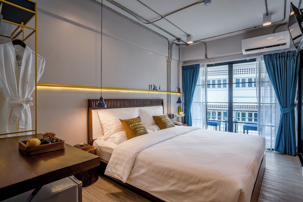 Deluxe Double Room, 1 King Bed, Balcony, Garden View