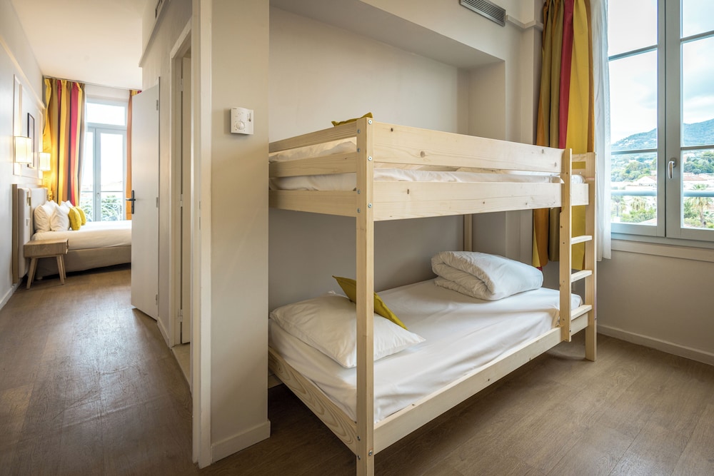 Superior Quadruple Room, photo 7