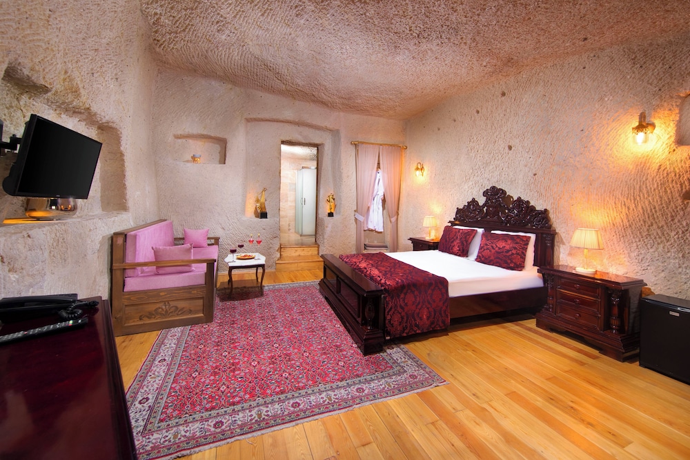 Standard Cave Room 203