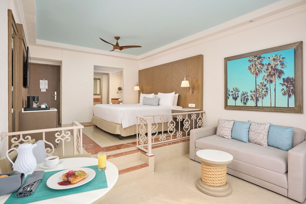 Premium Room, 1 King Bed, Lagoon View
