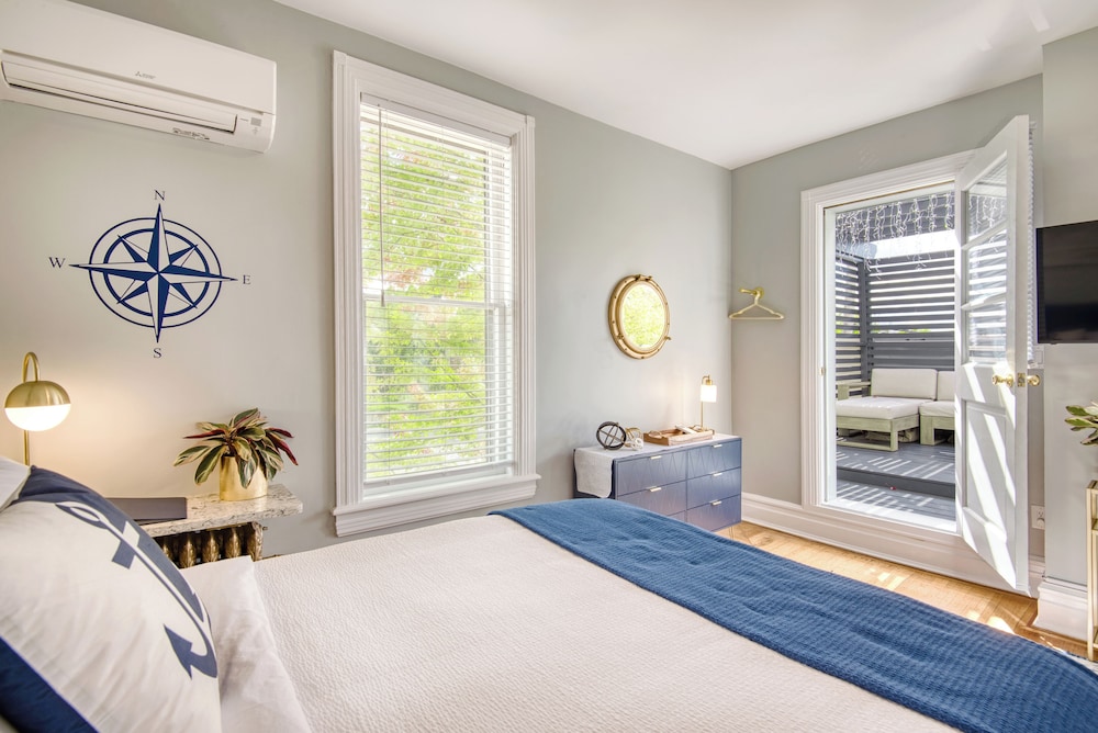 Suite #4 photo 1