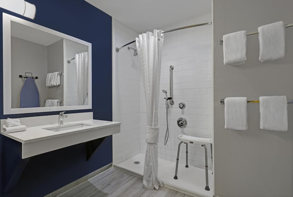 Double Room, 2 Double Beds, Accessible photo 3