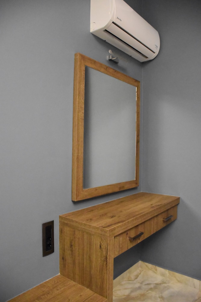 Superior Twin Room thumbnail 5