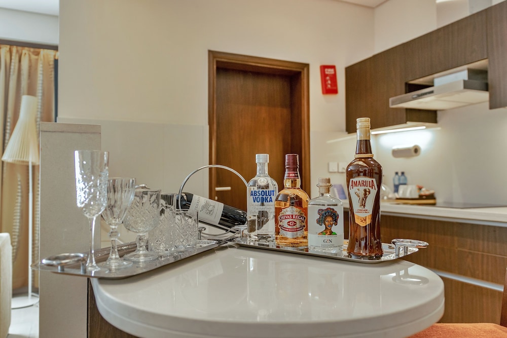 Premium Suite, Multiple Beds, Kitchenette - Photo 5