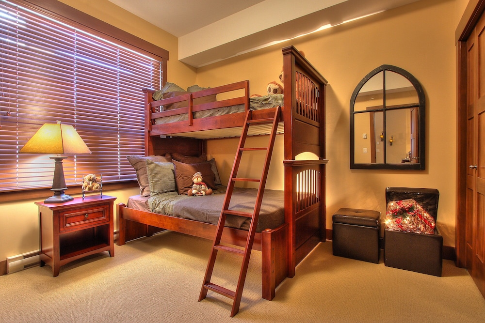 Apartment, 3 Bedrooms (3 Bedroom Executive W/Hot Tub) photo 3