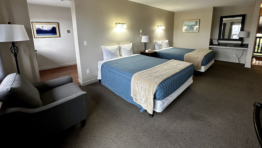 Classic Room, 2 Queen Beds, Kitchen, Harbor View photo 1