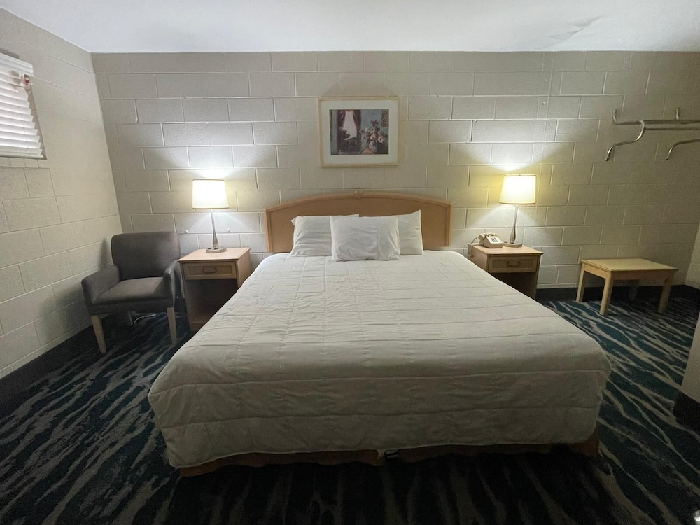 Standard Room, 1 King Bed