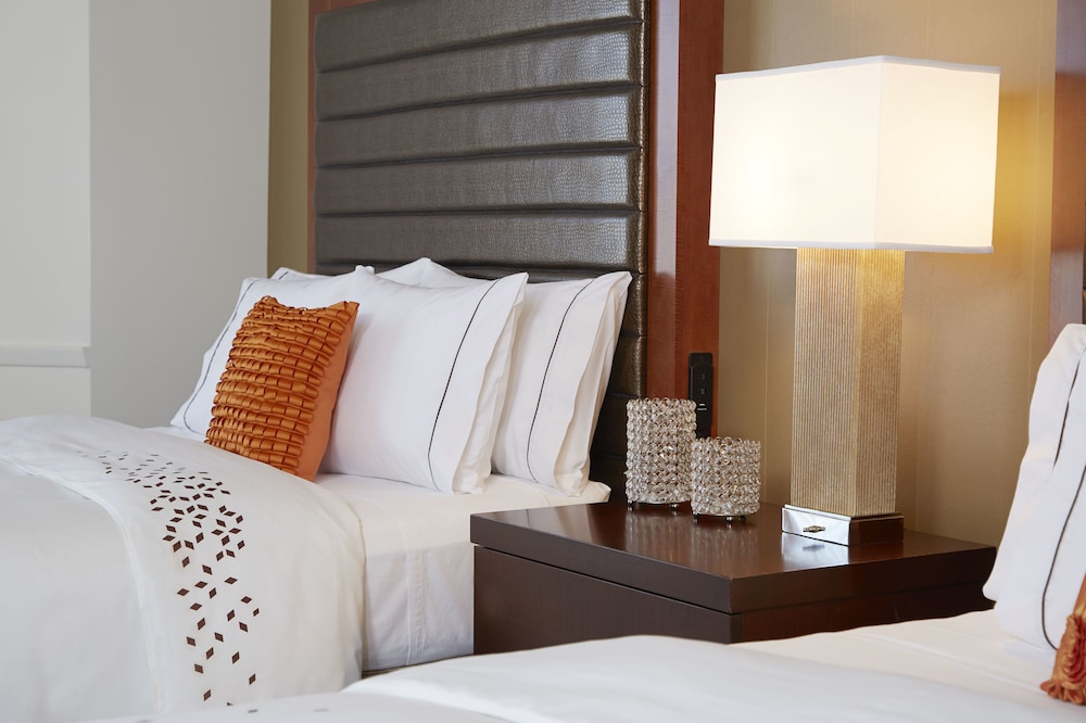 Room, 2 Queen Beds (Mobility/Hearing Accessible, Tub) - Photo 4