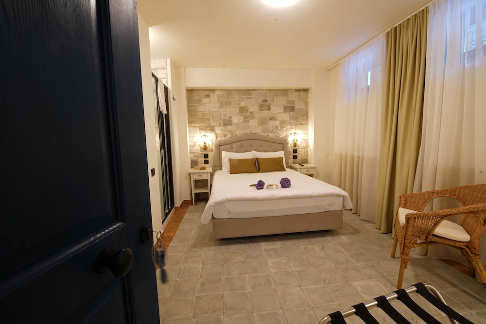 Economy Double Room, Basement Floor photo 3
