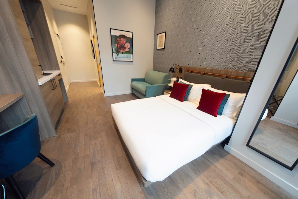 Family Studio, 1 Queen Bed with Sofa bed, Non Smoking photo 1