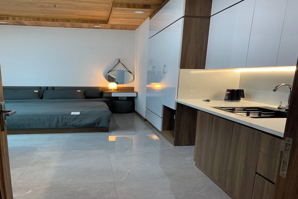 Deluxe Double Room - Photo 11
