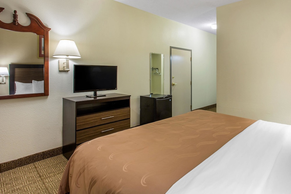 Room, 1 King Bed, Accessible, Non Smoking - Photo 7