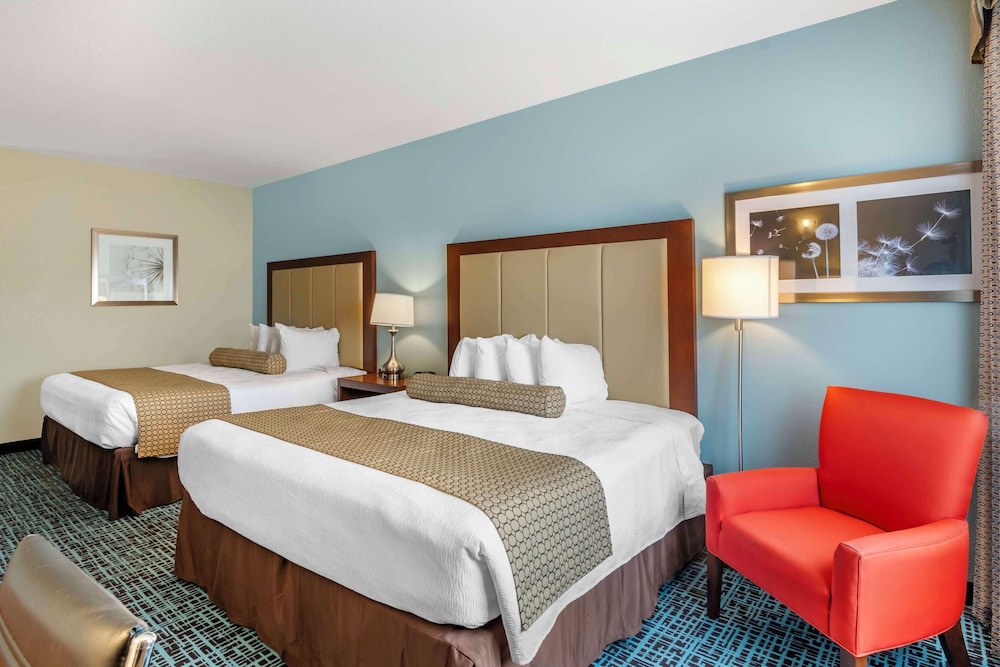 Standard Room, Multiple Beds, Non Smoking, Refrigerator & Microwave - Photo 2