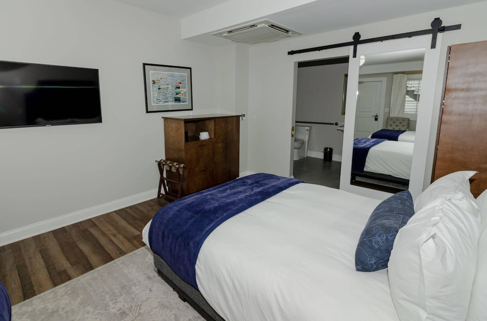 Room, 2 Queen Beds, Mobility Accessible, Non Smoking - Photo 3