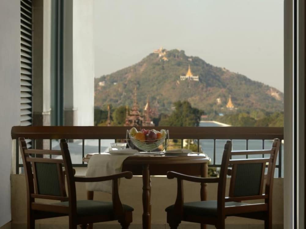Executive Suite, 1 Bedroom, Hill View photo 3