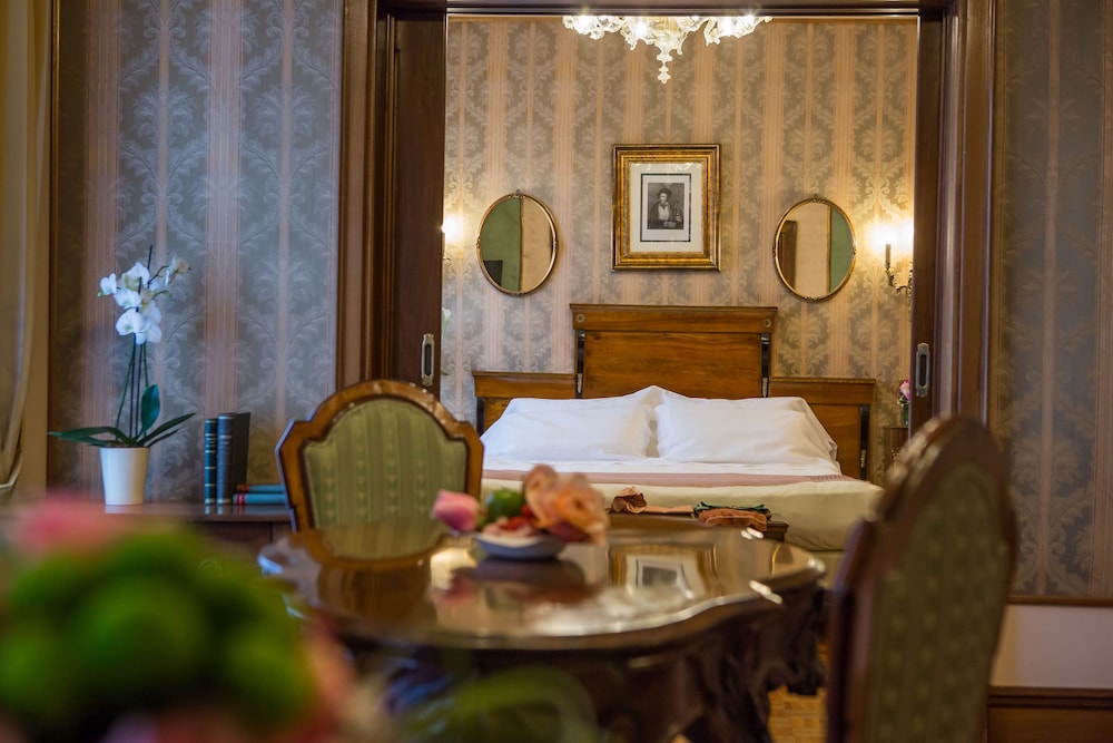 Deluxe Suite - Photo 1