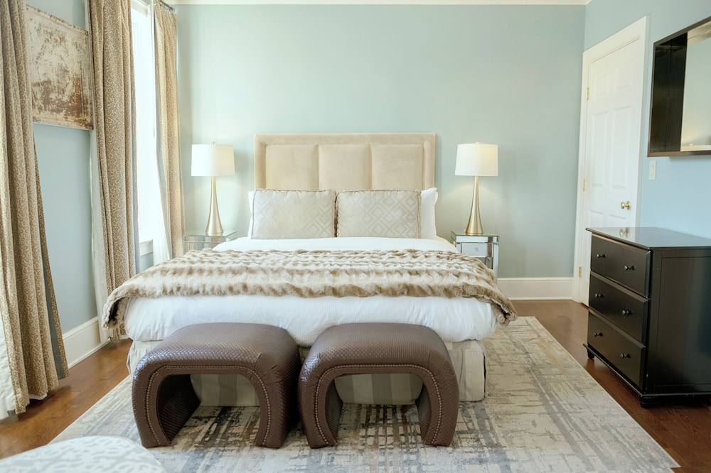Suite, 1 King Bed (Executive Suite) photo 2