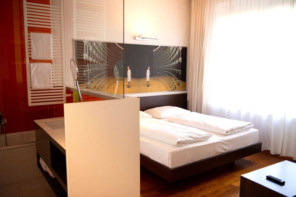 Studio Suite, 1 King Bed, Bathtub, Park View photo 1
