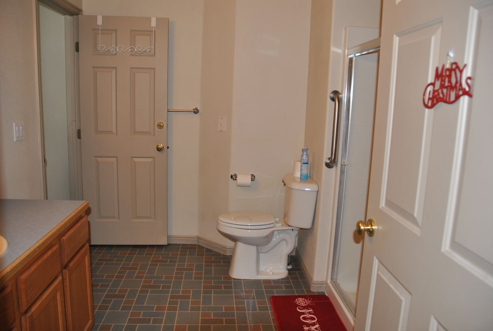Design Room, 1 Queen Bed, Shared Bathroom, Garden View (G3 - Days of Old) photo 3