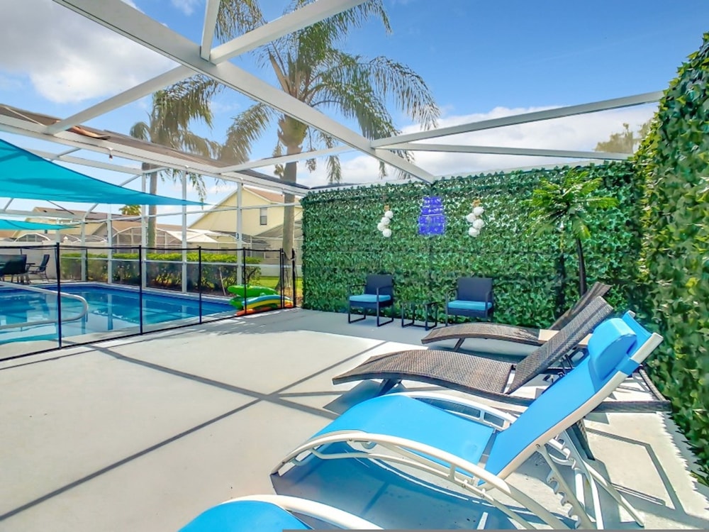 Hampton Lakes Vacation Pool Home, Photo 25