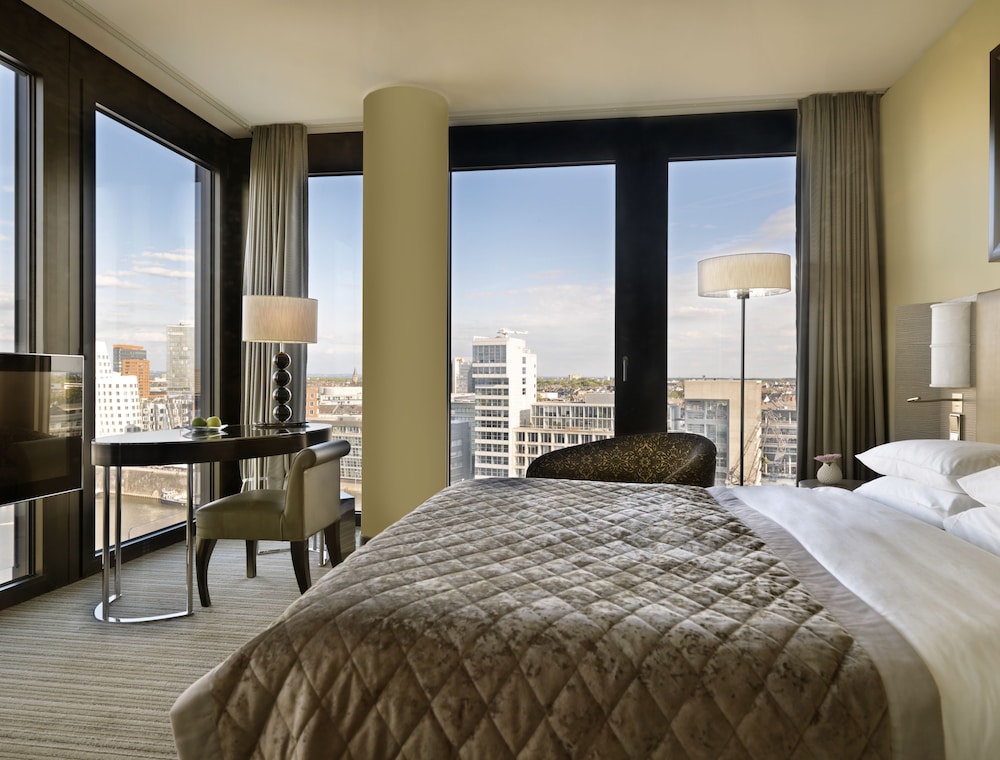 Deluxe Room, 1 King Bed (Club Deluxe)