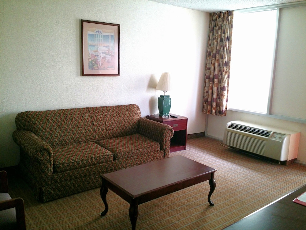 Standard Room, 1 King Bed, Non Smoking - Photo 2