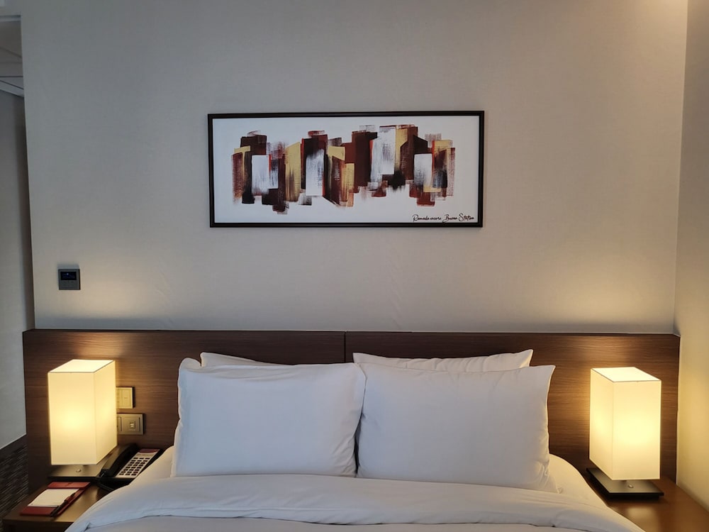 Deluxe Room, 1 Queen Bed, Non Smoking - Photo 2