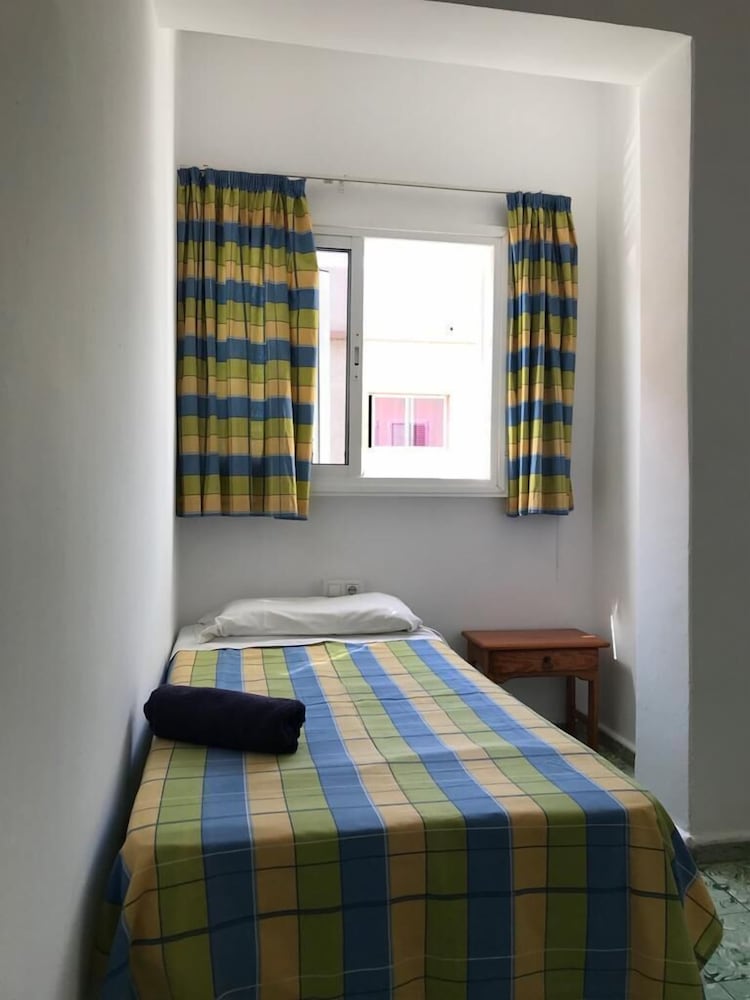 Single Room, Shared Bathroom photo 3