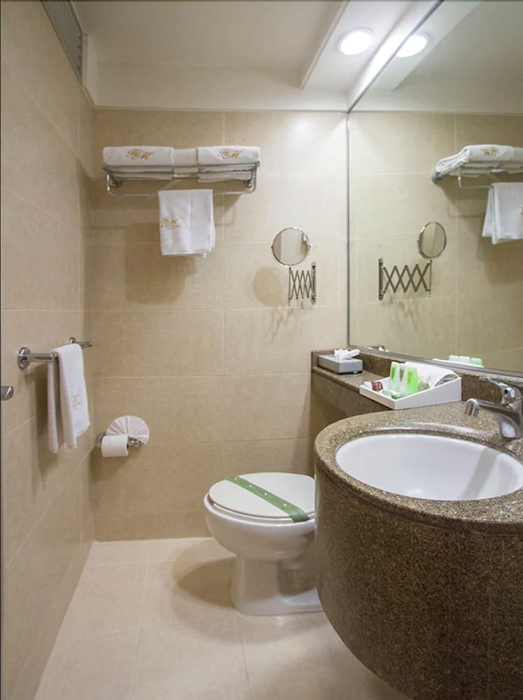 Luxury Room, 1 King Bed photo 3