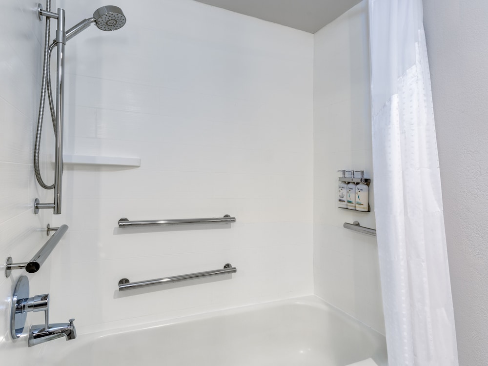 Standard Room, 1 King Bed, Accessible (Communications, Mobility, Access Tub) - Photo 8