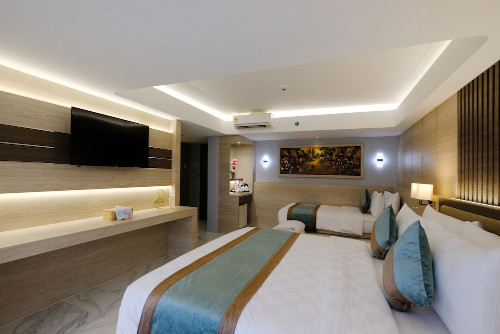 Family Room, Non Smoking, City View photo 2