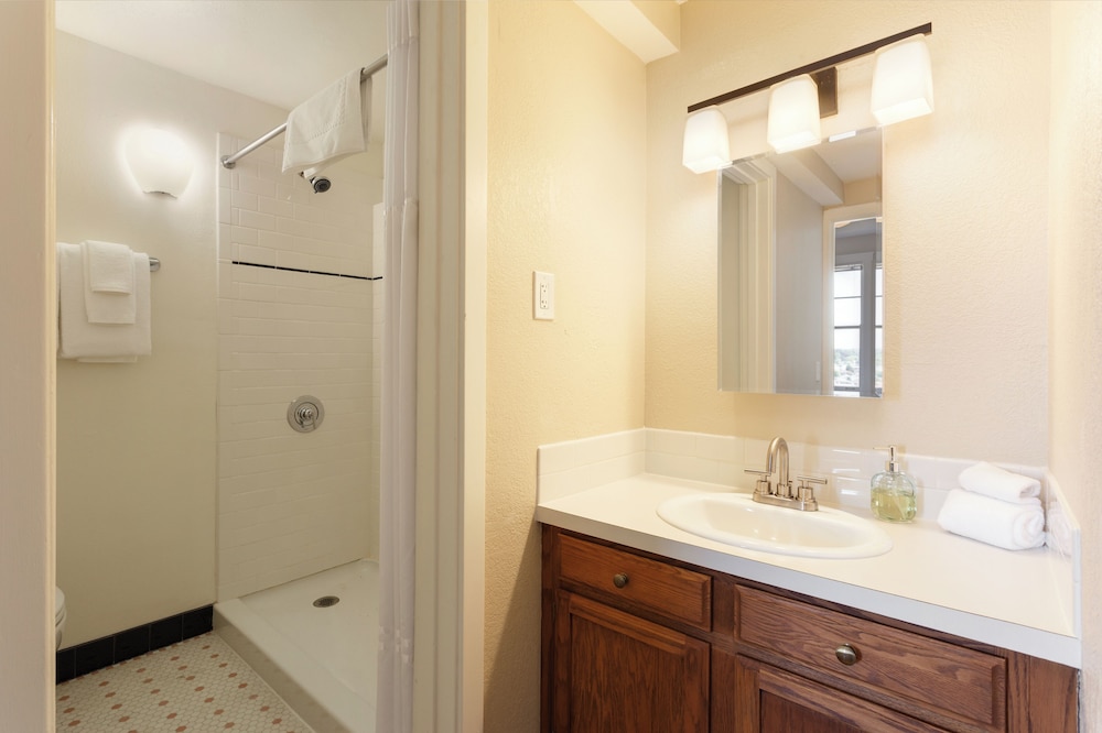 Suite (Historic) - Photo 3
