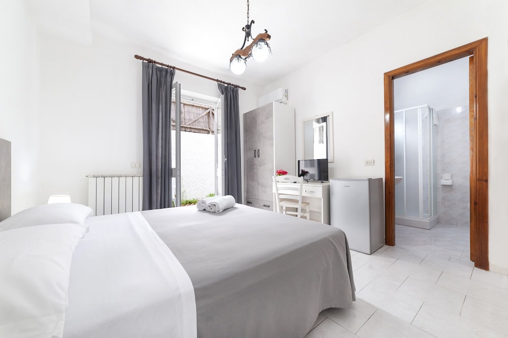Basic Double Room photo 2