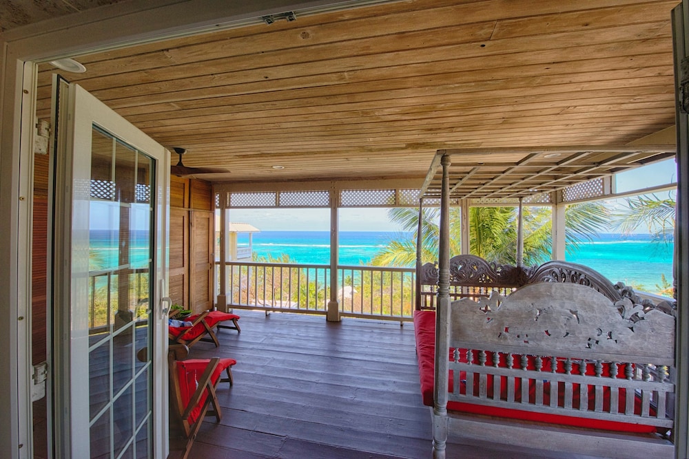 Suite, 1 King Bed, Ocean View photo 3