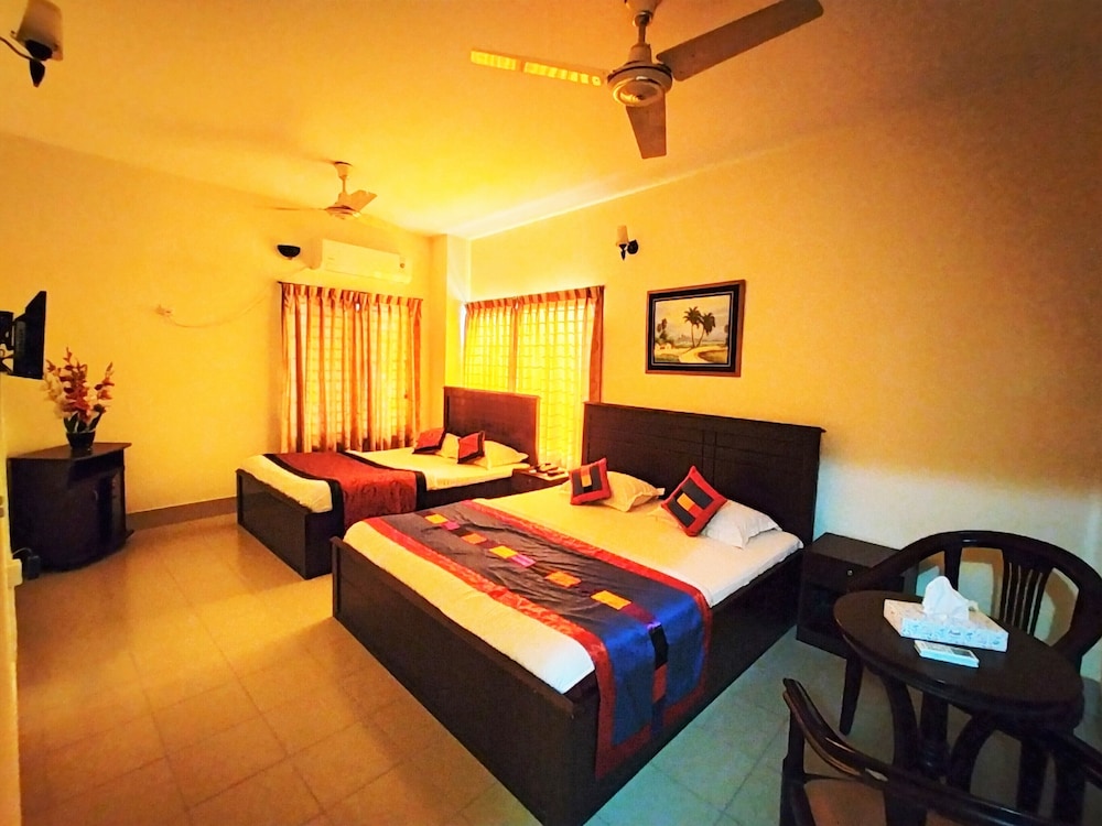 Family Suite, Multiple Beds, Ensuite photo 3
