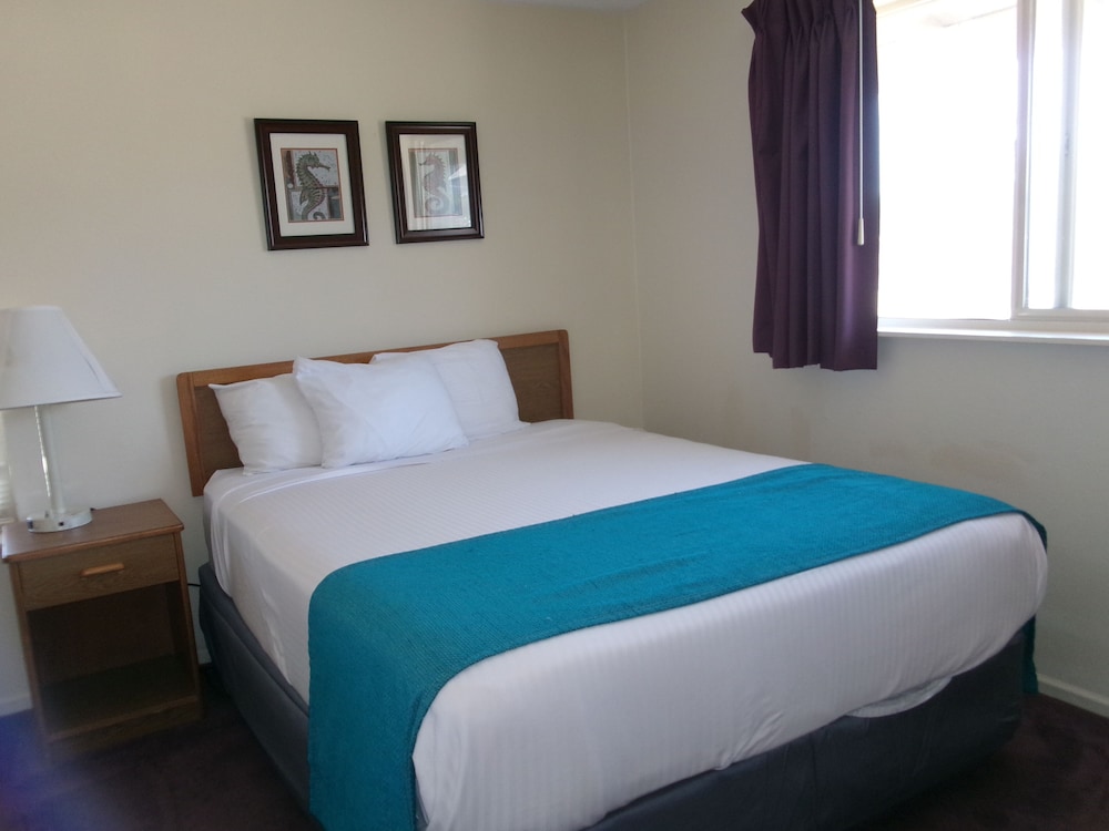 Ocean View 1 Bedroom, 2 Bathroom Suite W/Gas Fireplace (Stairs/Pets). photo 1