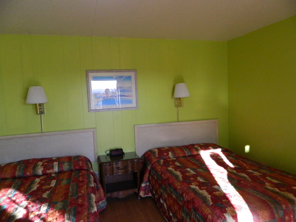 Economy Single Room, 2 Full Beds, Mountain View, Mountainside photo 1