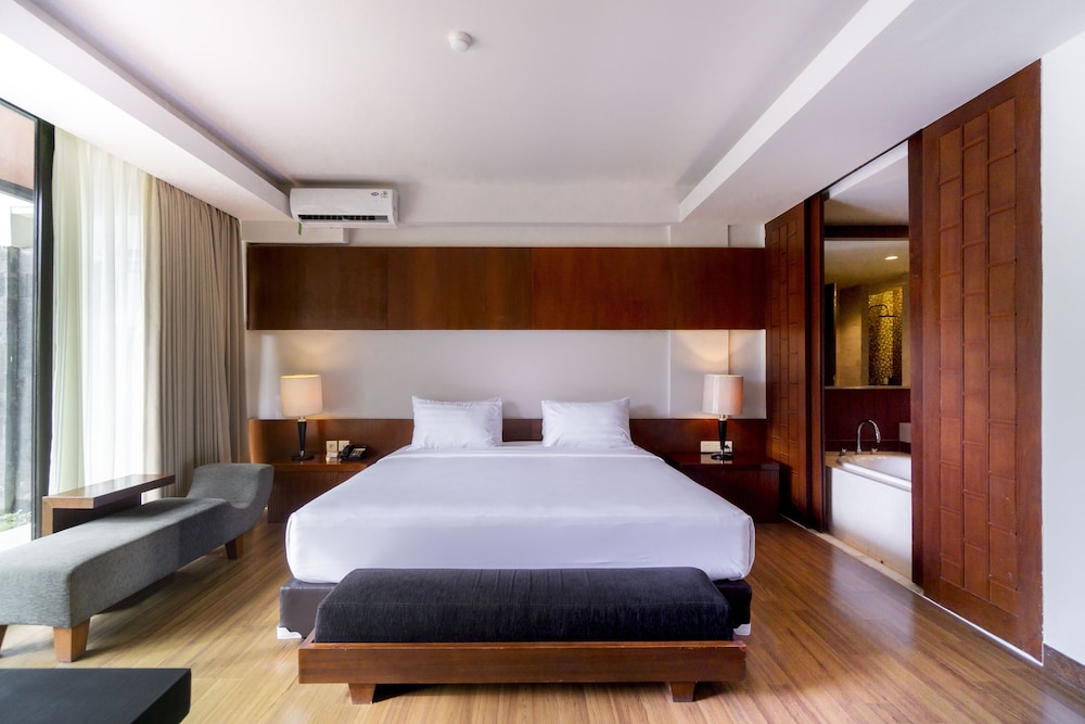 One Bedroom Suite Pool Access - Photo 2