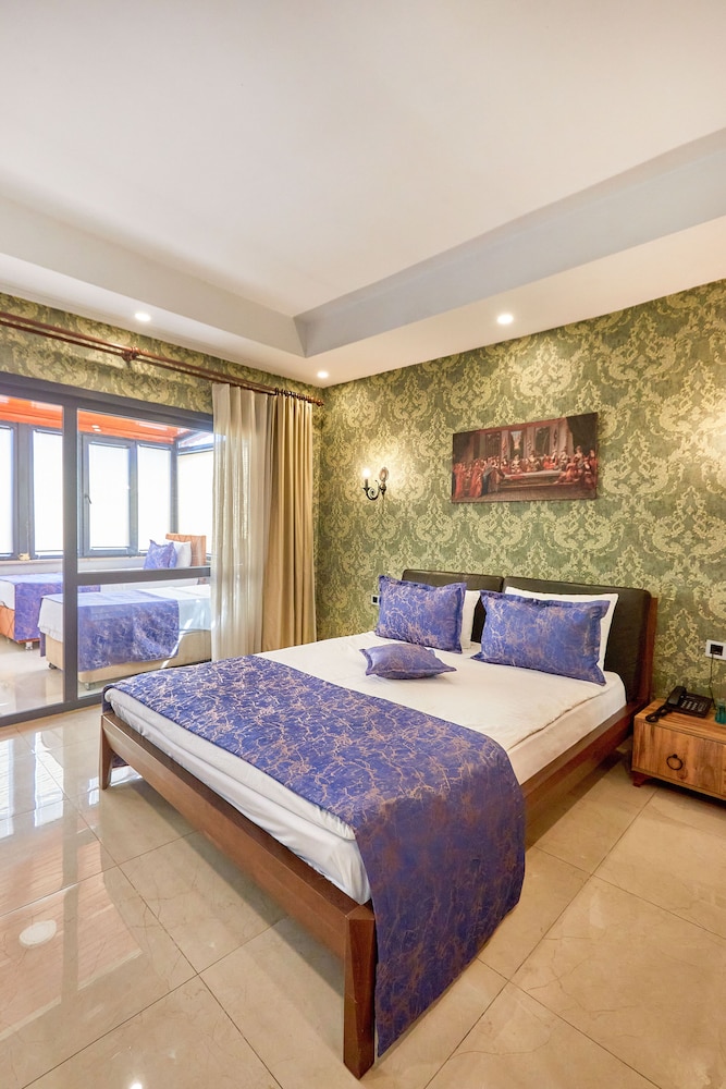 Superior Quadruple Room photo 3