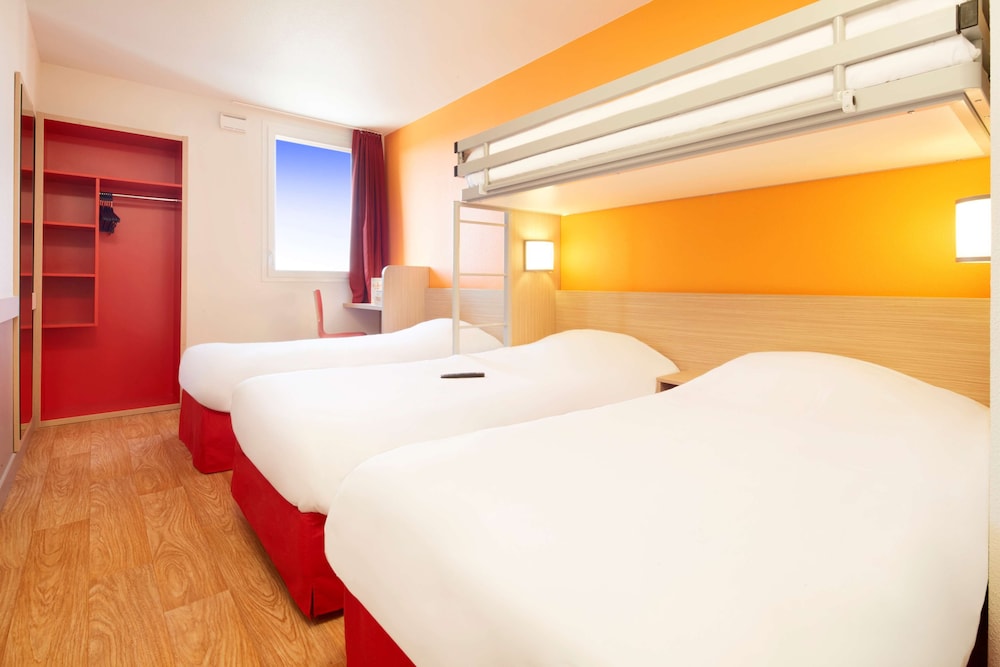 Standard Room, Multiple Beds photo 3