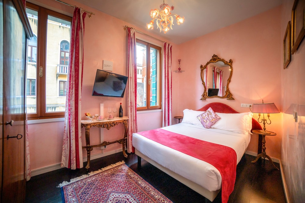 Classic Double Room, Ensuite photo 1