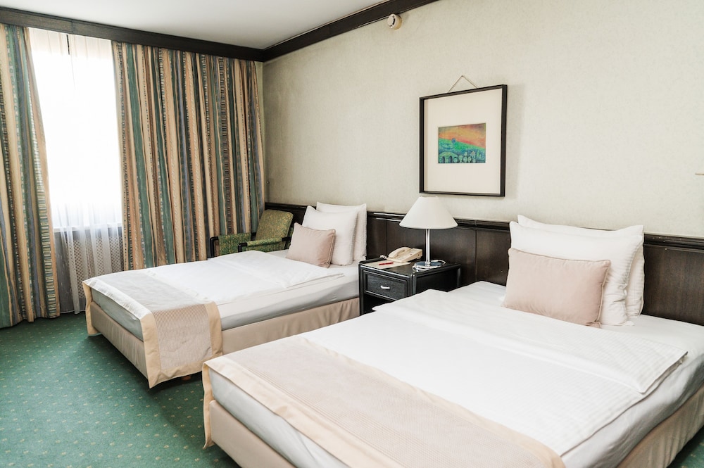 Standard Twin Room - Photo 3