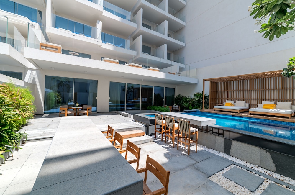 4 BED | Duplex w/Pool