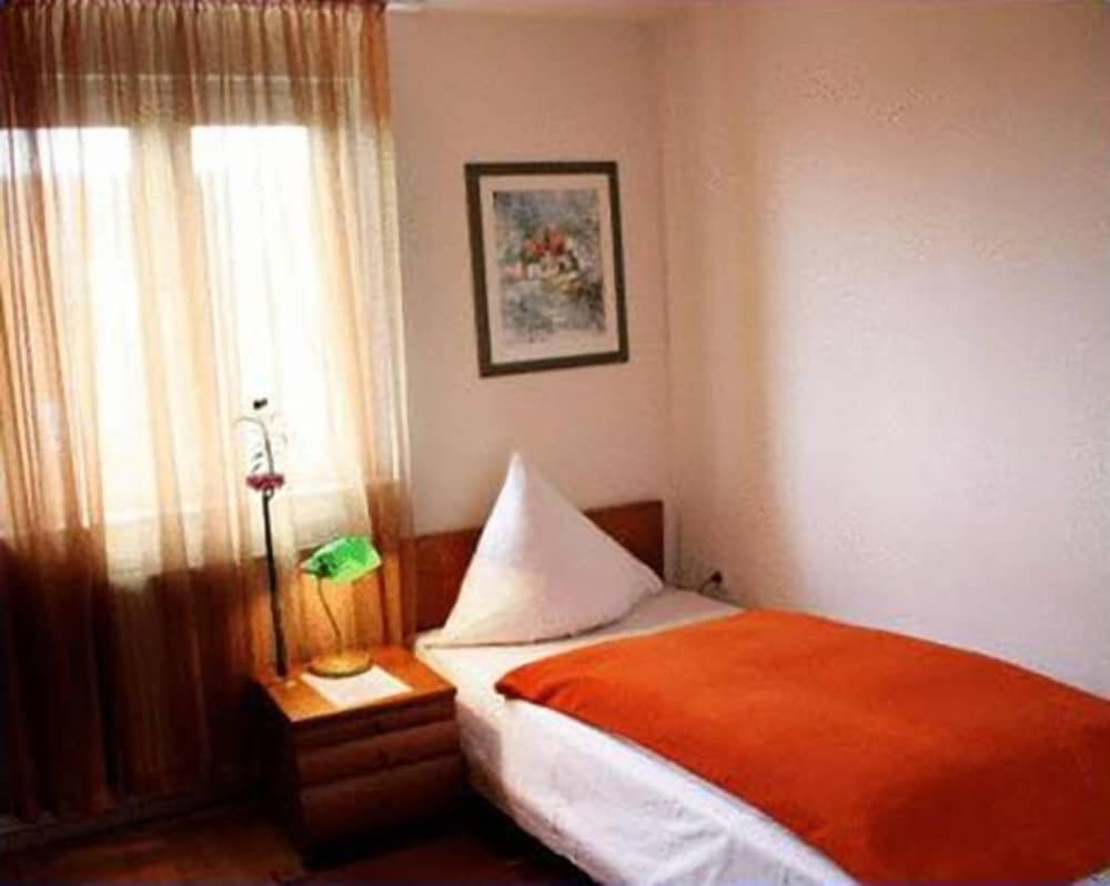 Single Room photo 1