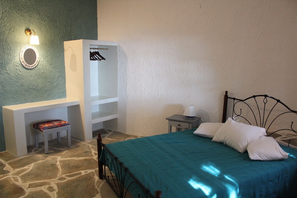 House, 1 Bedroom (Anadromes)