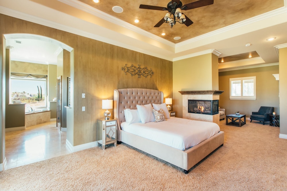 Villa (6 Bedrooms)