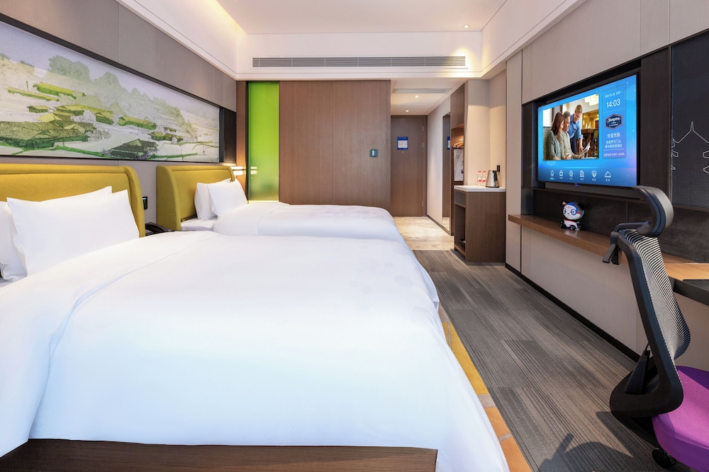 Comfort Twin Room, 2 Double Beds, Private Bathroom, Courtyard View photo 3