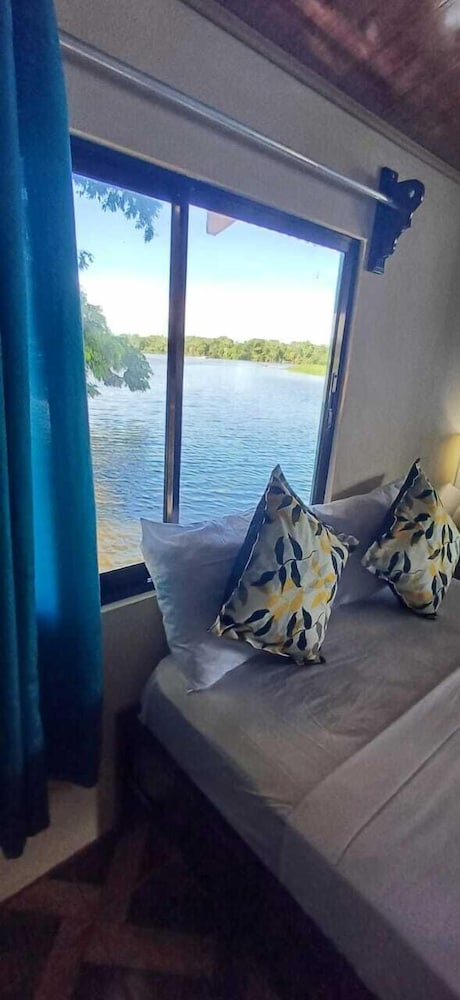 Basic Double Room, 1 Bedroom, Ensuite, River View photo 2